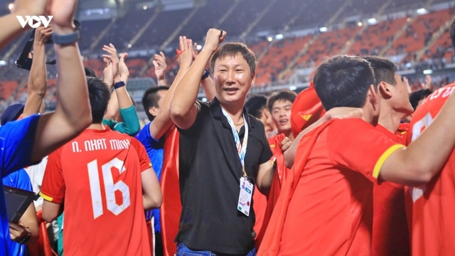 HLV Kim Sang Sik nói gì sau khi cùng U22 Việt Nam xuất sắc giành HCV SEA Games 33