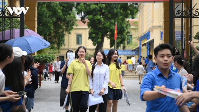 Nhiều trường ĐH siết học bạ, bỏ tổ hợp cũ, học sinh lao đao vì lộ trình đảo lộn