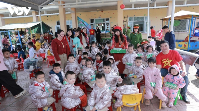 Ấm áp vùng lũ Cố đô