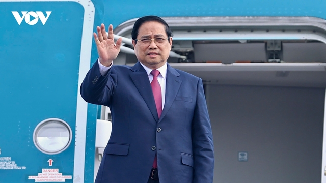 Thủ tướng lên đường tới Lào dự Kỳ họp 48 Ủy ban liên Chính phủ