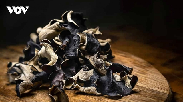 Mộc nhĩ được ví như "nhân sâm đen", giá rẻ bèo ăn vào cực bổ
