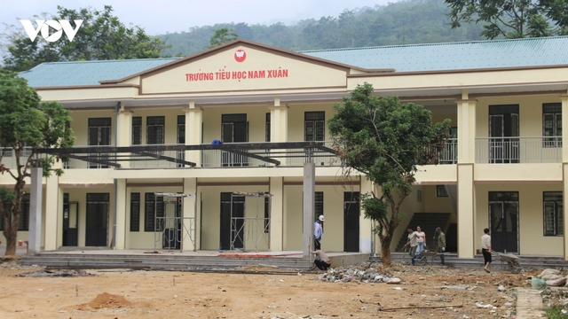 Gần 100 học sinh tiểu học đi "học nhờ" vì việc xây trường chậm tiến độ