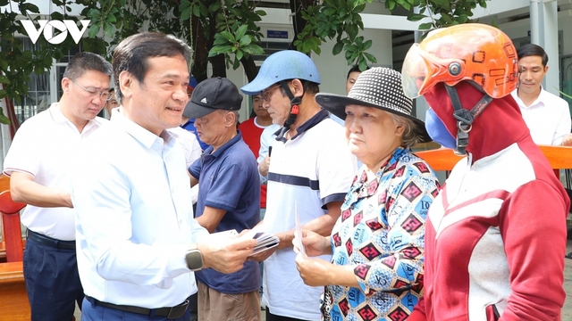 VOV phối hợp các đơn vị hỗ trợ 350 hộ dân vùng lũ Khánh Hòa