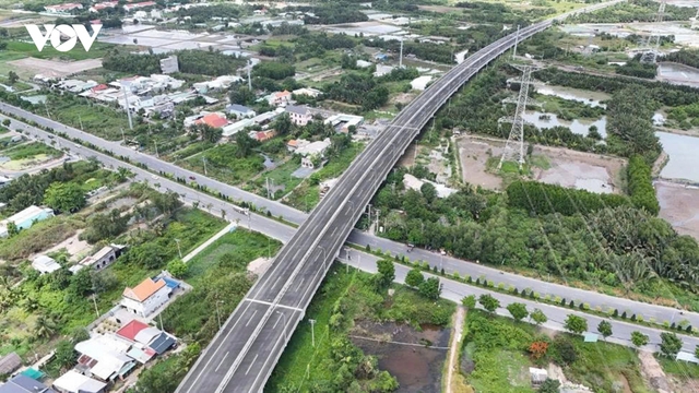 Xót xa cảnh 25km cao tốc Bến Lức - Long Thành nằm phơi nắng, phơi mưa