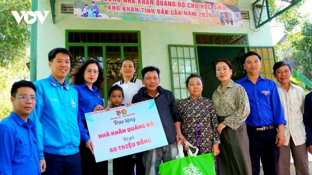 Hỗ trợ 1,2 tỷ đồng cho học sinh và trường học khó khăn tại Đắk Lắk