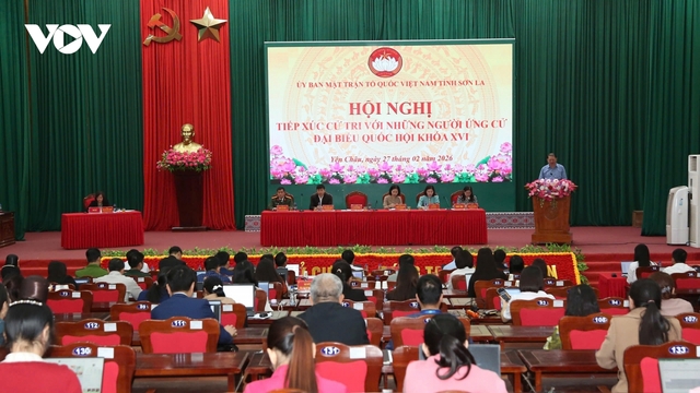 Người ứng cử đại biểu Quốc hội khoá XVI tiếp xúc cử tri Sơn La