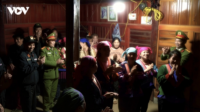 Điện về bản, thắp sáng mùa xuân ở Phảng Củ, Háng Chua