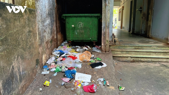 Chung cư cũ xuống cấp, người dân đón Tết “lo nhiều hơn vui”