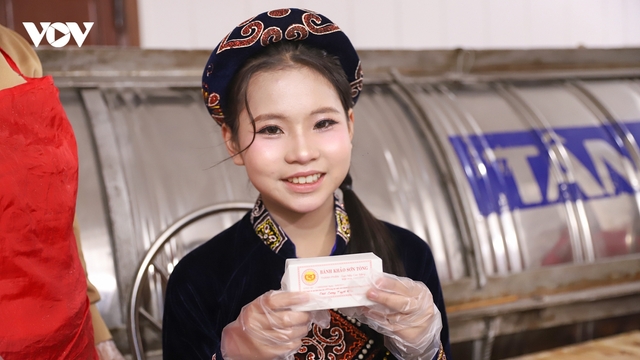 Cô bé 11 tuổi “số hoá” văn hoá quê hương