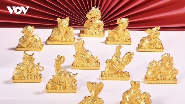 Giá vàng thế giới giảm mạnh, vàng trong nước lại tăng, đắt hơn 24,8 triệu