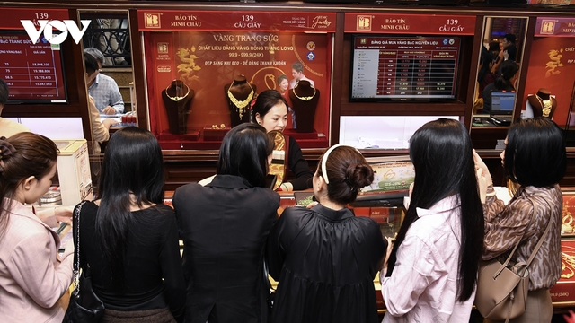 Giá vàng hôm nay 19/3: Giá vàng trong nước và thế giới đồng loạt giảm mạnh