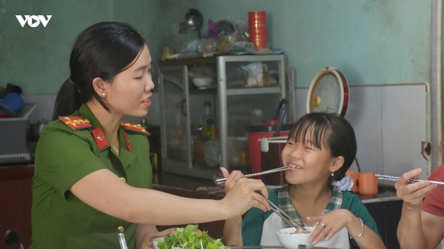 Lan tỏa giá trị nhân văn từ mô hình con nuôi của công an xã