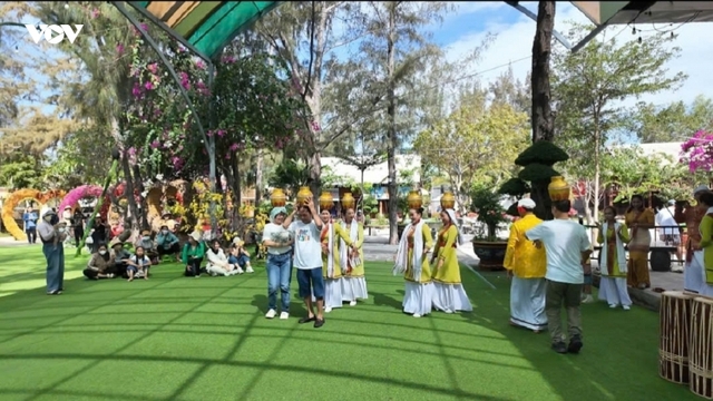Nghệ thuật truyền thống Chăm níu chân du khách