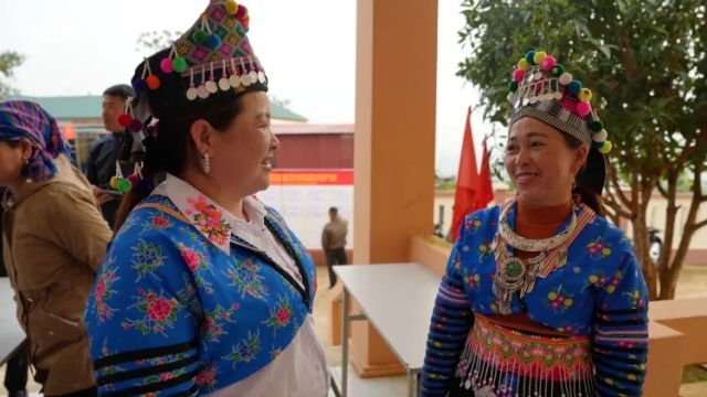 Rực rỡ sắc màu bầu cử vùng biên Thanh Hóa: Cử tri gửi trọn niềm tin vào lá phiếu