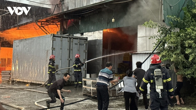 Cháy xưởng bánh kẹo tại thôn Đục Khê, xã Hương Sơn