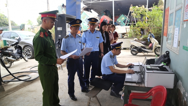 Xử phạt 1 cơ sở xăng dầu ở Cao Bằng treo biển "hết xăng" khi vẫn còn hàng