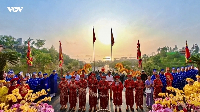 Quảng Ninh rộn ràng Lễ hội đền Cửa Ông