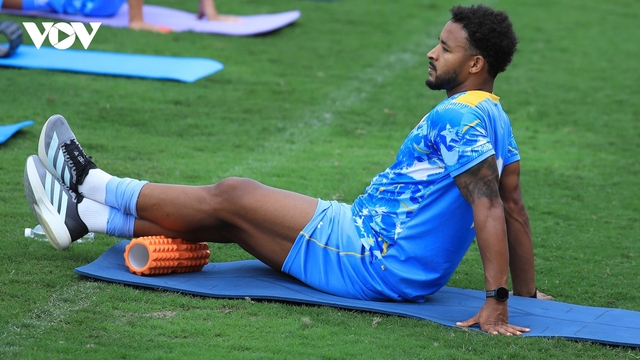 Xuân Son tập riêng, ĐT Việt Nam chưa đủ quân số trước trận gặp Malaysia