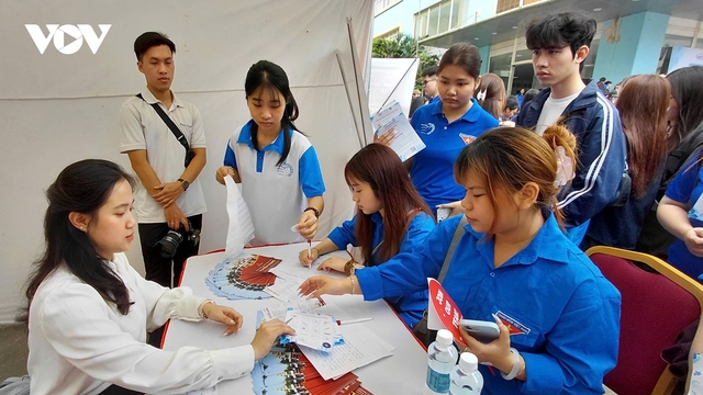 Lần đầu có điểm sàn ngành Luật, thí sinh cần lưu ý gì khi đăng ký nguyện vọng?