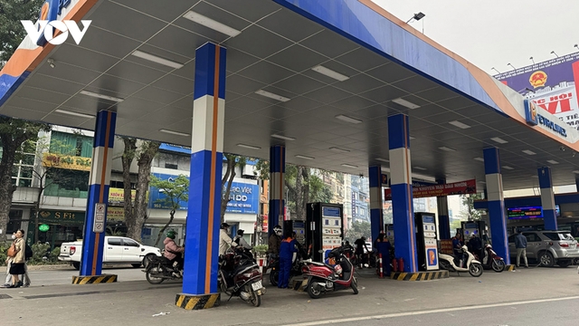 Điều chỉnh giá xăng dầu vào ban đêm: Bộ Công Thương giải thích lý do