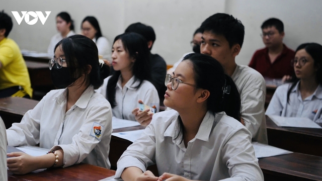 Thi tốt nghiệp THPT: Hơn 1 tháng nước rút, tránh học dàn trải, giữ điểm an toàn