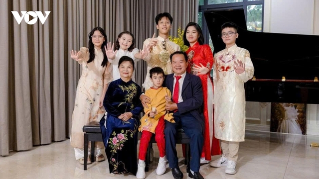 8 năm ròng rã ông ngoại đưa đón đi học, kết quả cháu đạt 9.0 IELTS