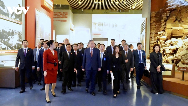 Tổng Bí thư, Chủ tịch nước Tô Lâm thăm Bảo tàng Lịch sử Đảng Cộng sản Trung Quốc