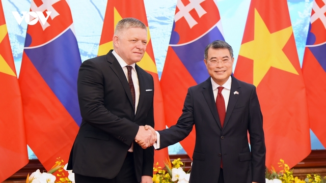 Thủ tướng Lê Minh Hưng chủ trì Lễ đón Thủ tướng Slovakia thăm chính thức Việt Nam