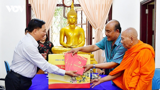 Lãnh đạo tỉnh Vĩnh Long thăm, chúc Tết Chôl Chnăm Thmây đồng bào Khmer