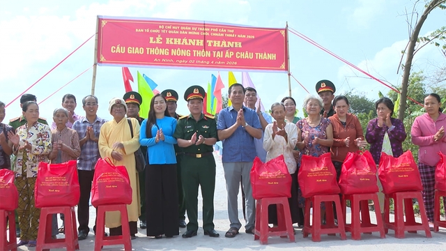 Ấm áp nghĩa tình quân dân trong ngày Tết Chôl Chnăm Thmây