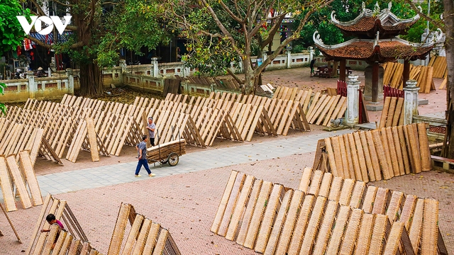 Làng nghề bánh đa Thổ Hà đẹp dung dị, rực rỡ trong ngày nắng