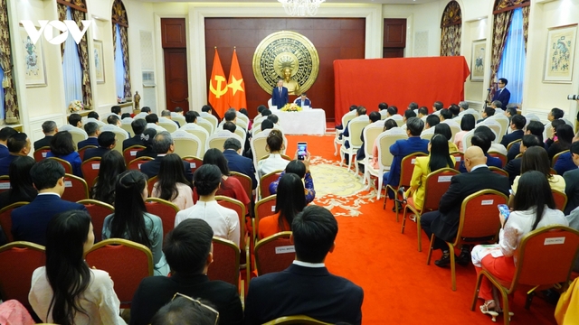 Tổng Bí thư, Chủ tịch nước gặp mặt cộng đồng người Việt Nam tại Trung Quốc