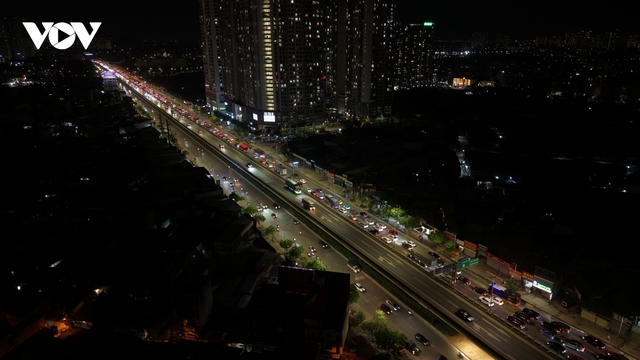 Vành đai 3 ùn tắc gần 10km, hàng nghìn phương tiện "chôn chân" nhiều giờ
