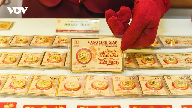 Giá vàng giảm sâu, nên mua vào hay bán ra?