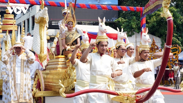 Phnom Penh rực rỡ sắc màu trong lễ hội Nokor Sangkranta