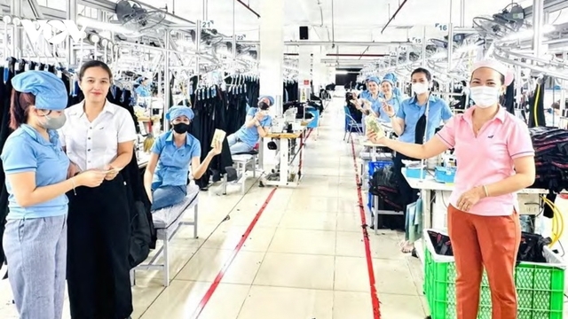 Doanh nghiệp Đà Nẵng hỗ trợ tiền xăng xe cho người lao động