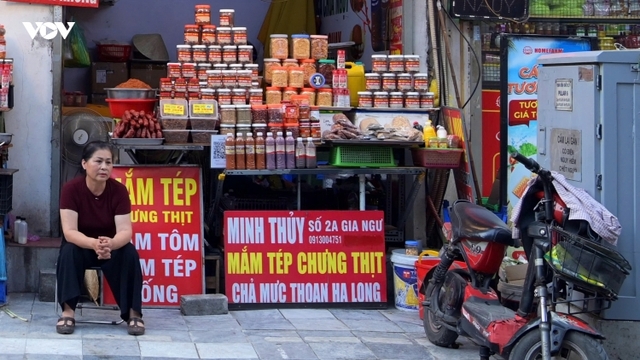 Đề xuất cho thuê vỉa hè Hà Nội: Lo lắng giữa mưu sinh và tái diễn việc lấn chiếm?