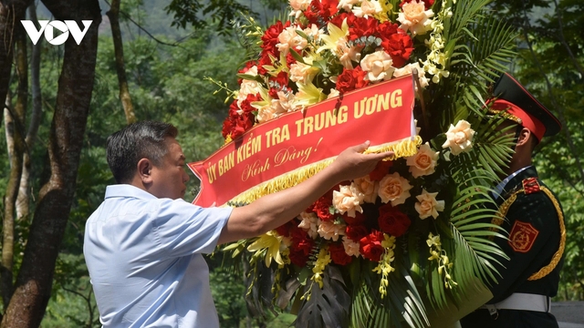 Chủ nhiệm UBKT Trung ương dâng hương tại di tích ATK Định Hóa, Thái Nguyên