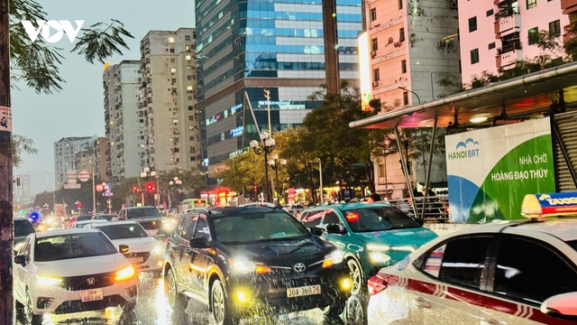 Thời tiết hôm nay 30/5: Hà Nội có mưa dông rải rác, cảnh báo lốc sét