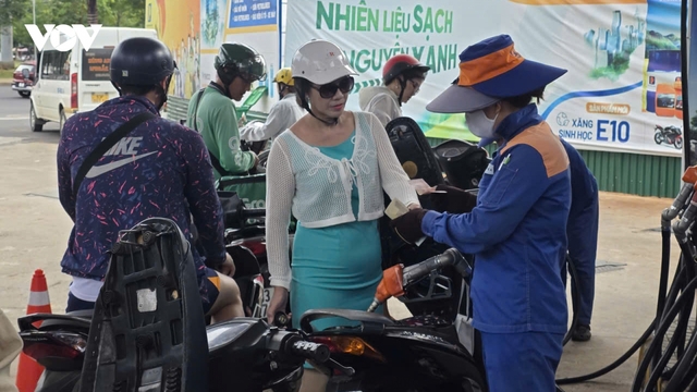 Bộ Công Thương đề nghị các hiệp hội, doanh nghiệp ô tô, xe máy triển khai xăng E10