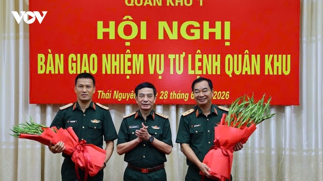 Đại tướng Phan Văn Giang chủ trì bàn giao nhiệm vụ Tư lệnh Quân khu 1