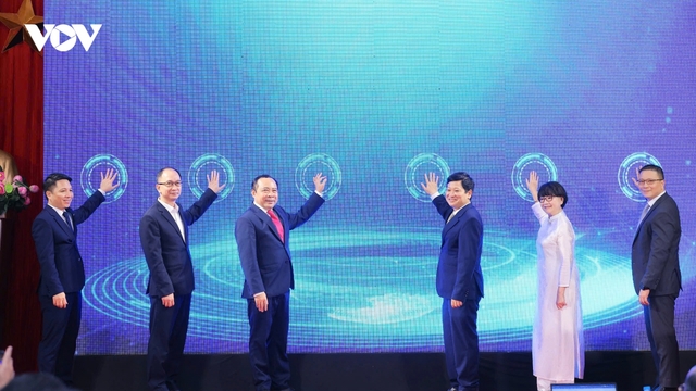 Ra mắt Trung tâm quốc gia hỗ trợ sản xuất thử chip bán dẫn đầu tiên của Việt Nam