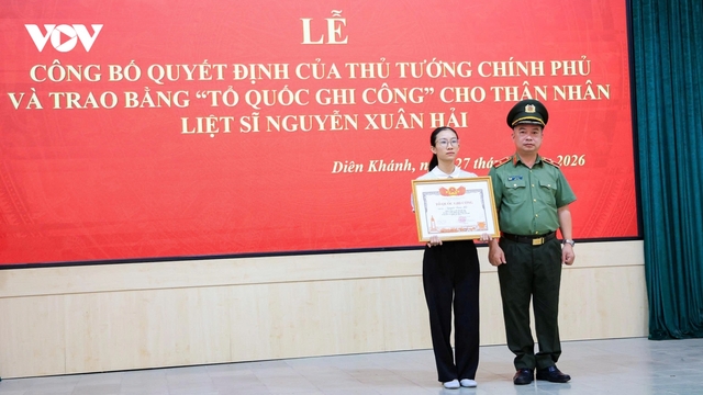 Trao Bằng “Tổ quốc ghi công” cho thân nhân liệt sĩ Công an Nguyễn Xuân Hải
