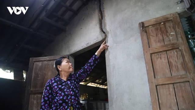 Quảng Ngãi: Nhiều hộ dân mỏi mắt chờ bồi thường nhà nứt do thi công cao tốc