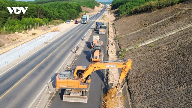Bộ trưởng Trần Hồng Minh: Không để chậm tiến độ cao tốc Cam Lộ - La Sơn