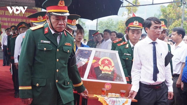Truy điệu và an táng 4 hài cốt liệt sĩ được tìm thấy tại hang Đá Sập, Đà Nẵng