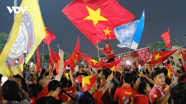 CĐV cuồng nhiệt ăn mừng chức vô địch ASEAN Cup 2026 của ĐT Việt Nam