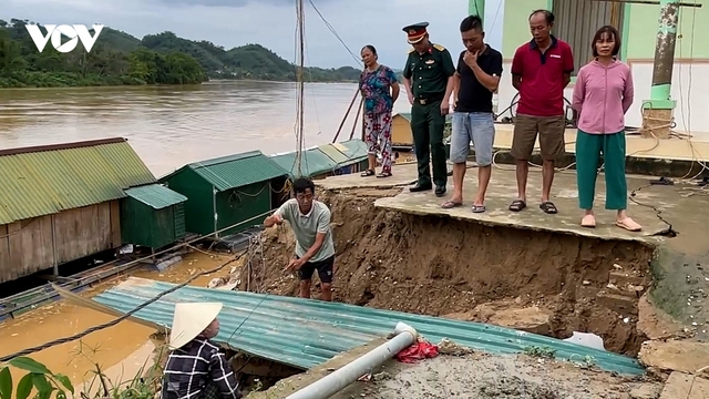 Thức thâu đêm vì nỗi lo sạt lở đôi bờ sông Lam