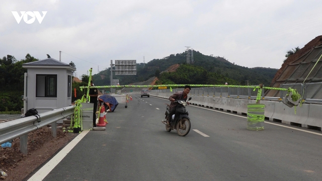 Người, phương tiện tự ý đi vào các cao tốc đang thi công gây nguy cơ tai nạn