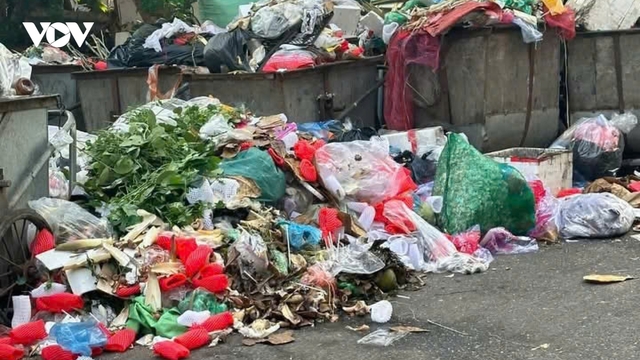Rác thải sinh hoạt ở Vĩnh Yên (Phú Thọ) được tạm thời đưa về Nhà máy Trạm Thản
